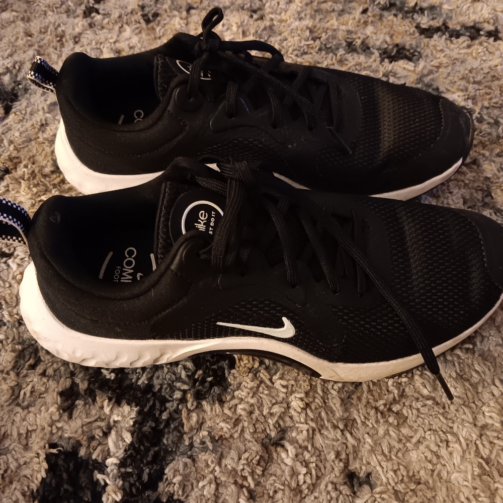 Black & White Nike Renew In-Season - Picture 2 of 4